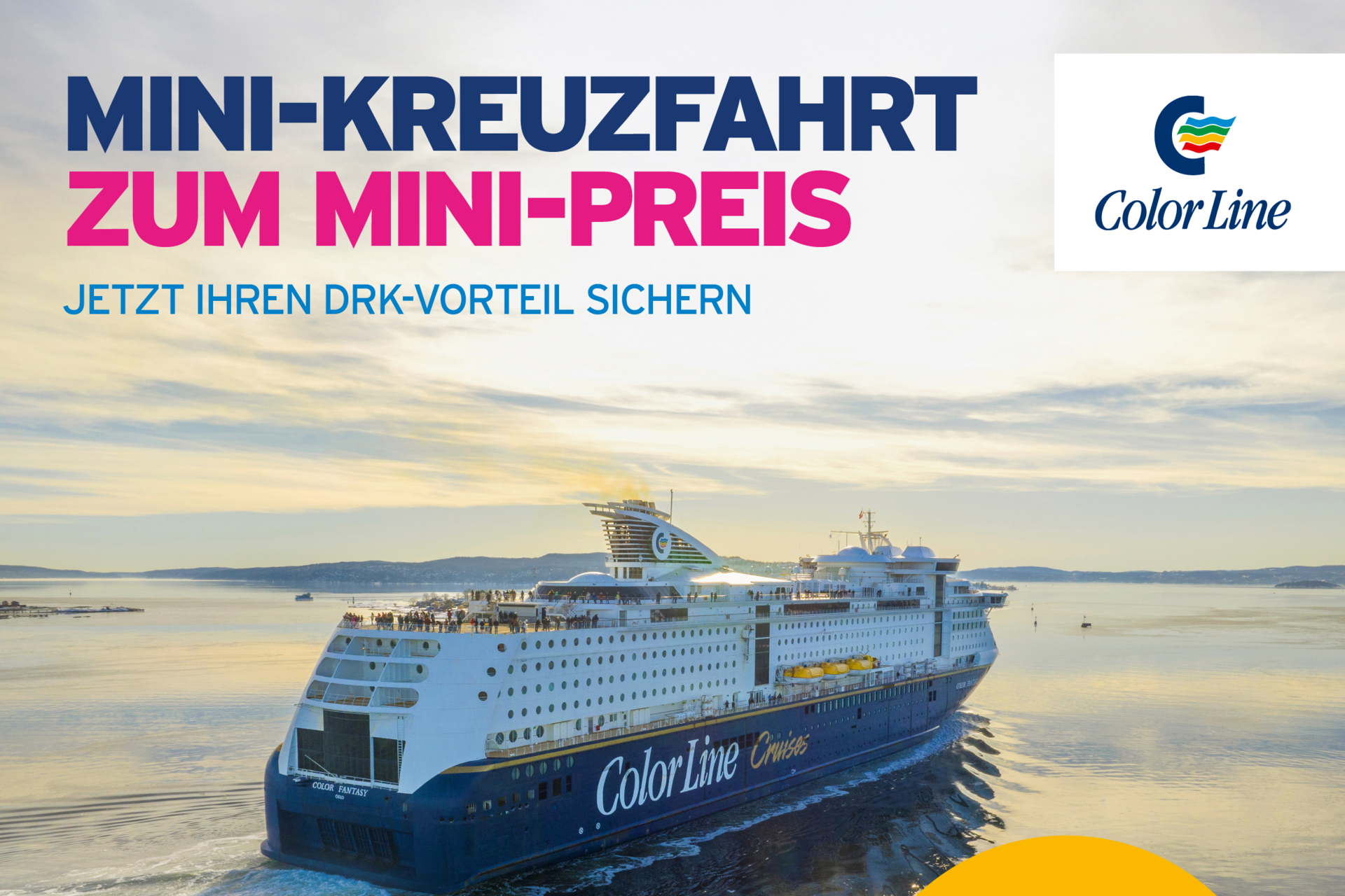 Ein Foto zeigt ein fahrendes Color-Line-Kreuzfahrtschiff. Darüber steht ein Text: Mini-Kreuzfahrt zum Mini-Preis - Jetzt Ihren DRK-Vorteil sichern.