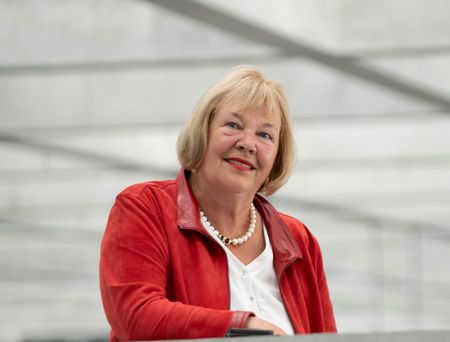 Portraitfoto: Bettina Hagedorn, Bundestagsabgeordnete für Ostholstein und Nordstormarn